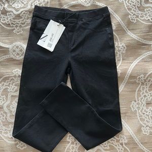 **WE ARE MOVING ** NWT Girls Zara Jeggings